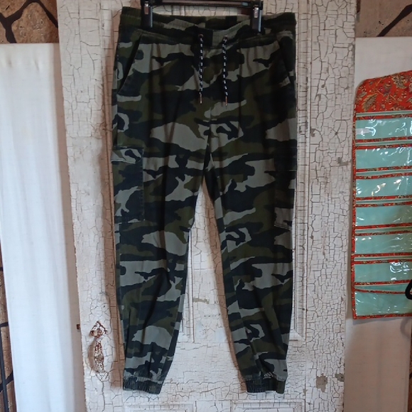 Ecko Unlimited Green Camo Cargo Pants - Picture 1 of 6